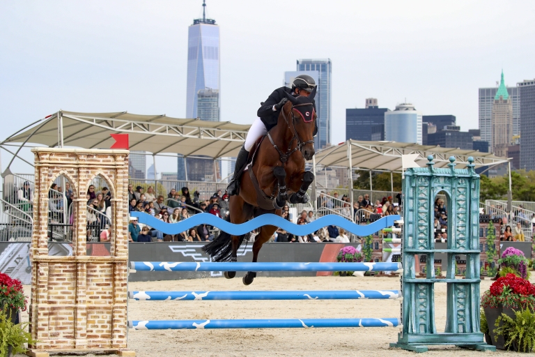 Popping Bottles in the CSI2* Grand Prix, Presented by Champagne Piaff