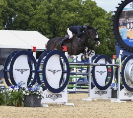 GB’S GEORGE WHITAKER CLAIMS THE CSI2* 1.45M ACTIPH WATER TROPHY.