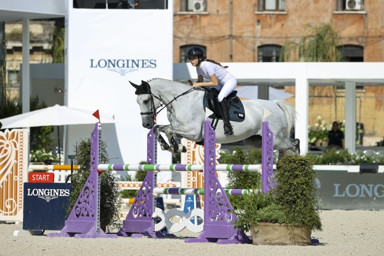 Aurore Dubus Takes the Top Spot in CSI2* Against the Clock 1.15m presented by PremiuMares