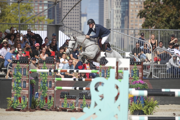 Breen Speeds Past the Field in 1.45m CSI5*