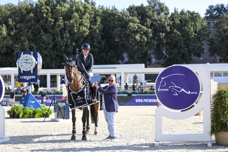 Niamh Devlin Claims Victory in CSI2* Two Phase Special 1.15m presented by PremiuMares