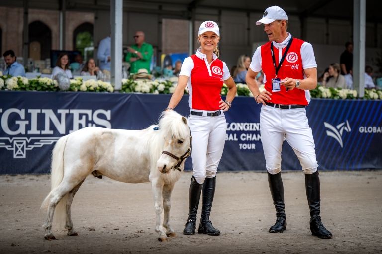 Are you a Stockholm Hearts fan? Win a signed shirt!